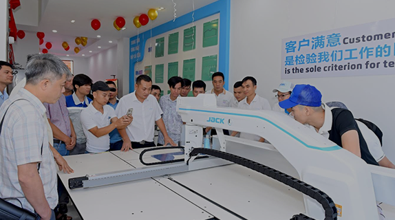 Máy Móc Trang Thiết Bị Tiện Ích Cho Ngành May Mặc Tại Việt Nam